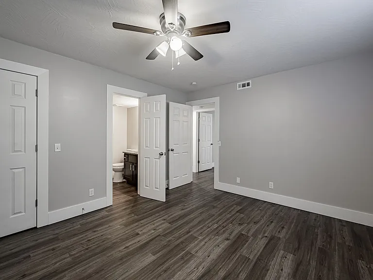 Montclair Point Condominiums — Photo 26