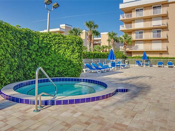 5th image of 609 Shorewood Dr Unit D207