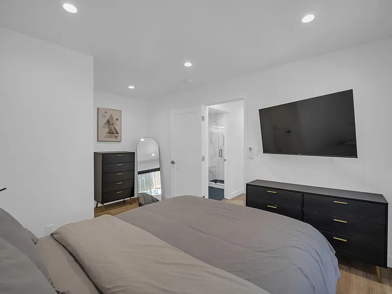 5733 Wilhelmina Ave — Photo 3