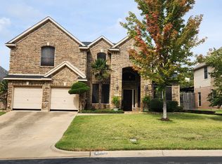 809 Forest Hollow Dr, Hurst, TX 76053