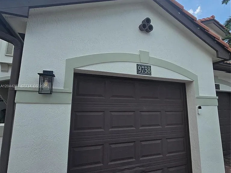 9738 Darlington Pl #9738 — Photo 2
