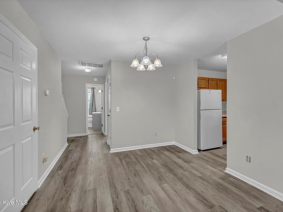4th image of 136 Lullwater Dr #A