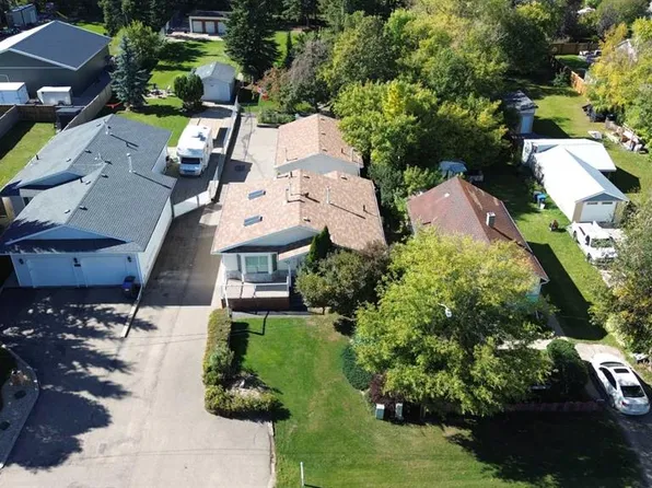 4732 E 48th St, Sylvan Lake, AB T4S 1M9