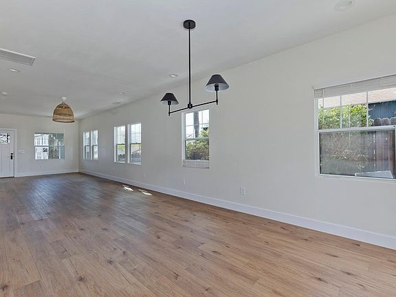 4th image of 4661 Palm Ave