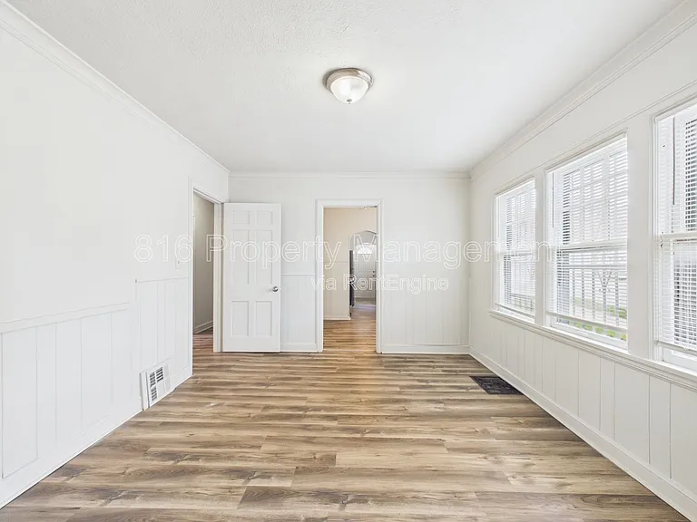 5100 Brooklyn Ave — Photo 5