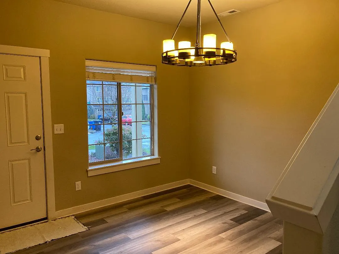 3 bed, 2.5 bath, 1693 sqft, $2,550 — Photo 3