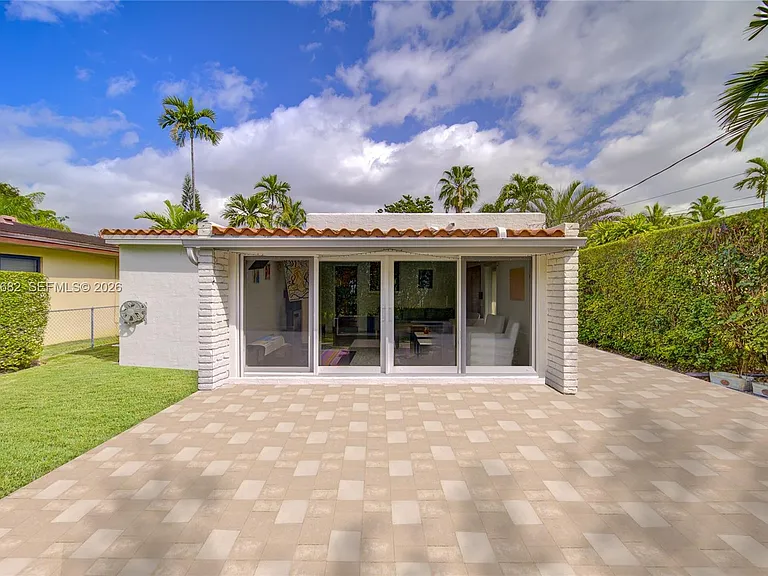 1212 Medina Ave — Photo 21