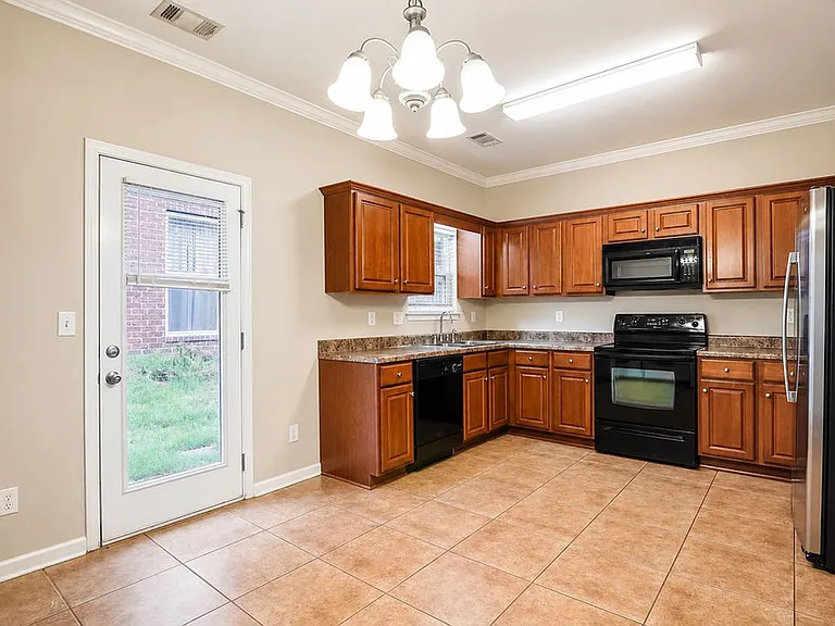 2742 Oxmoor Way — Photo 9