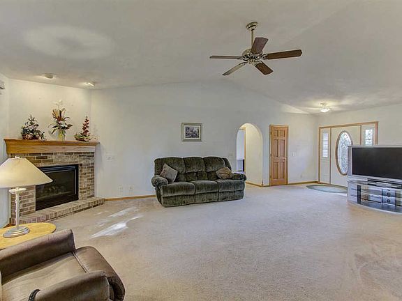 5th image of 2801 Cumberland Dr