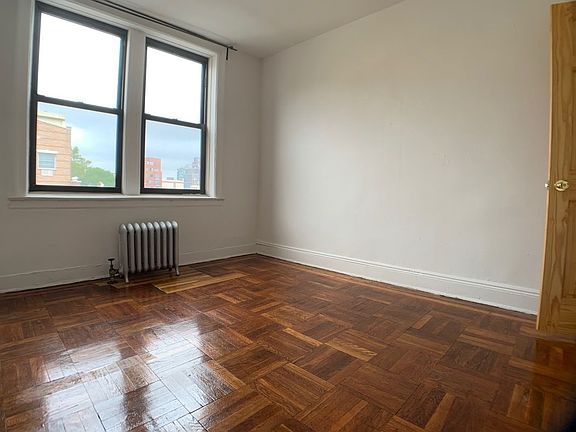 3rd image of 2555 33rd St #3F