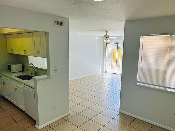 3rd image of 2929 Winkler Ave APT 1004