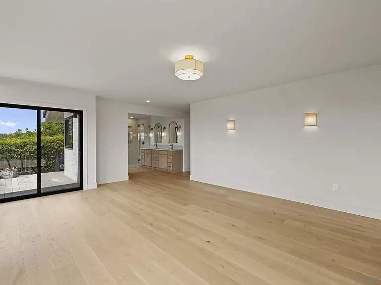 683 Marine View Ave — Photo 14