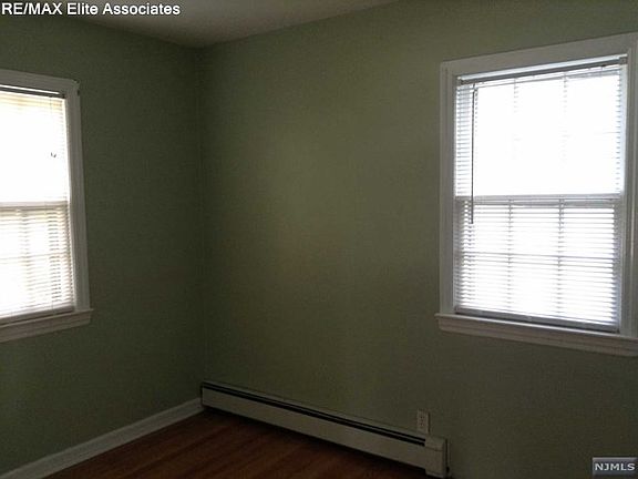4th image of 654 Ward Ave