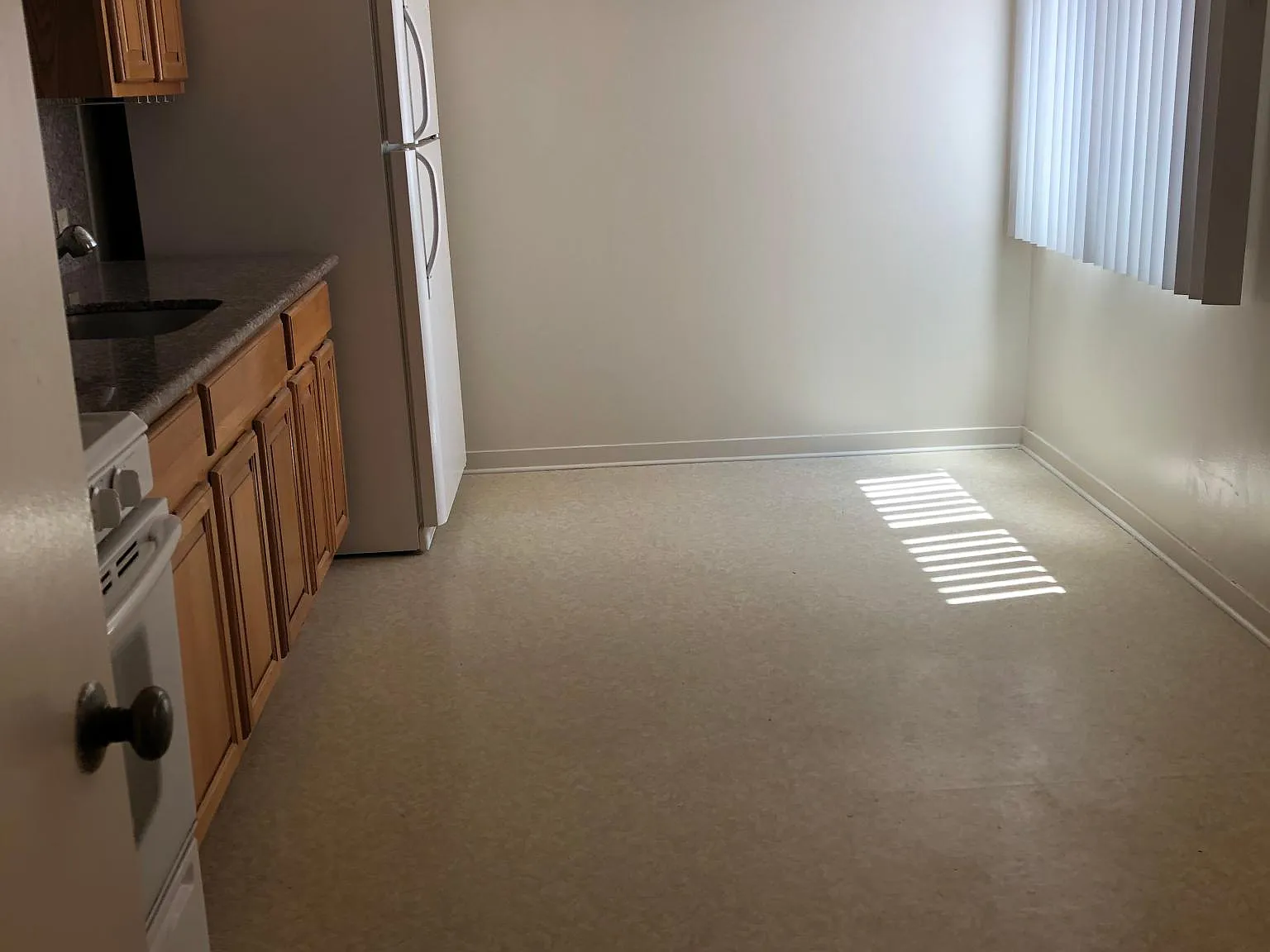 140 Day St — Photo 3