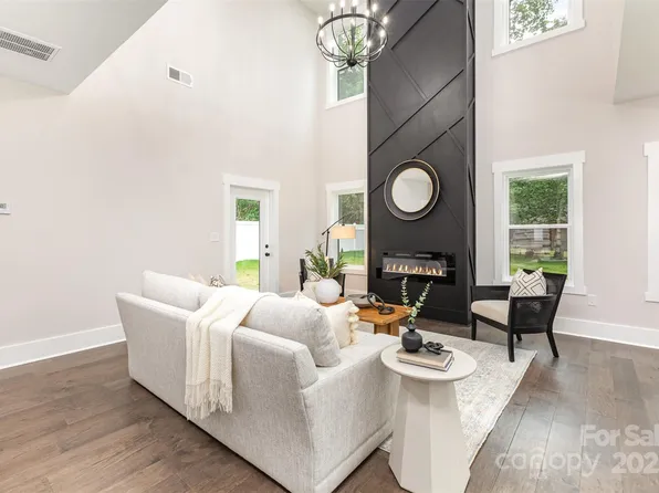 9527 Walkers Ferry Rd, Charlotte, NC 28214