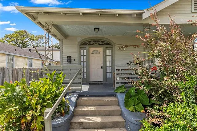 332 Iris Ave
