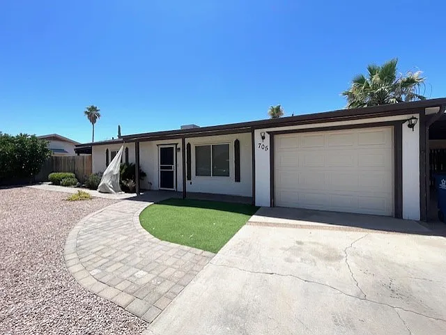 705 E Kachina Ave — Photo 2