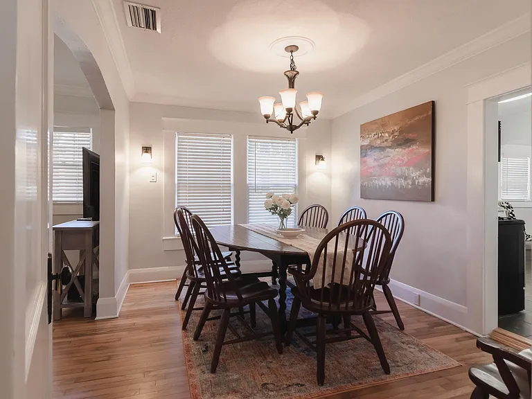 photos from previous Airbnb listing.