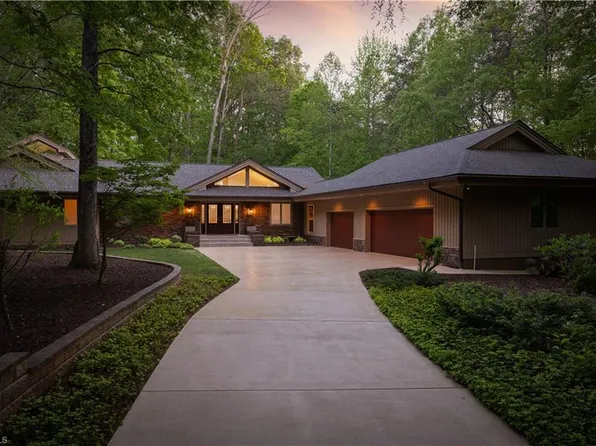 501 W Poplar Ridge Ct, Greensboro, NC 27455