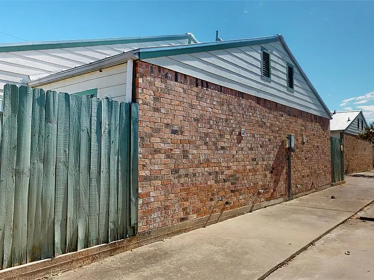 725 Peppertree Dr #29 — Photo 17