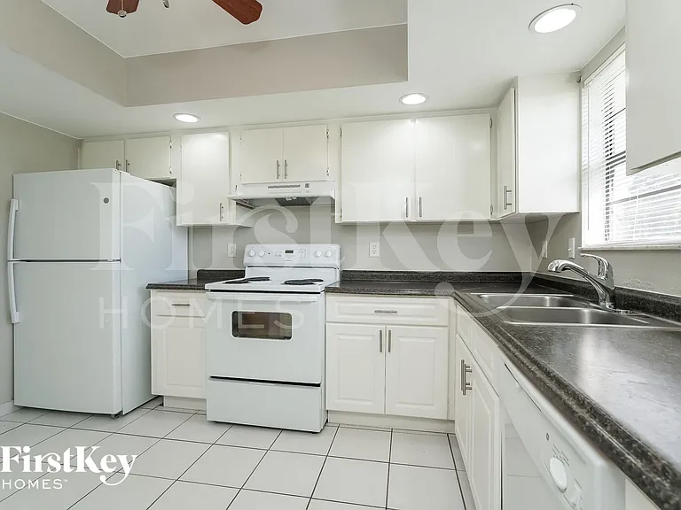 2603 NE 4th Ave — Photo 6
