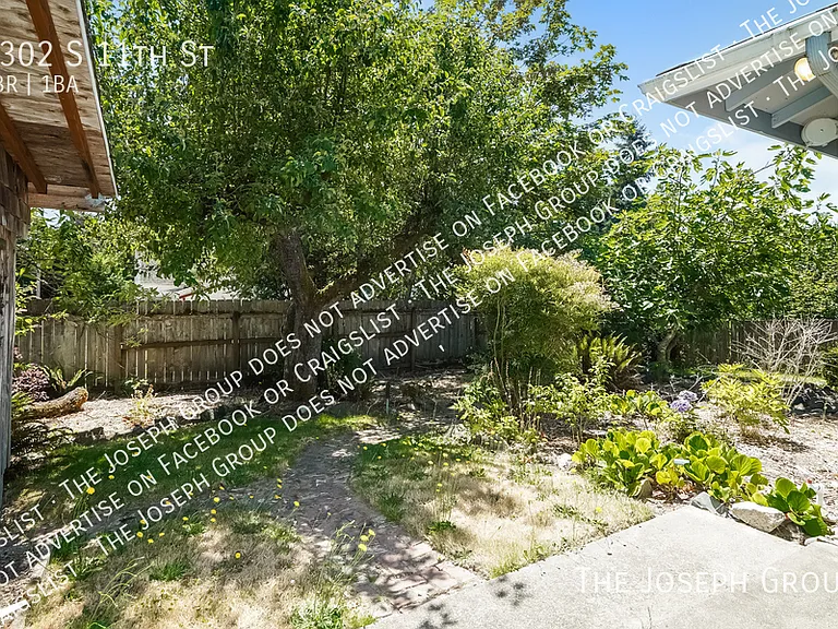 4302 S 11th St — Photo 20