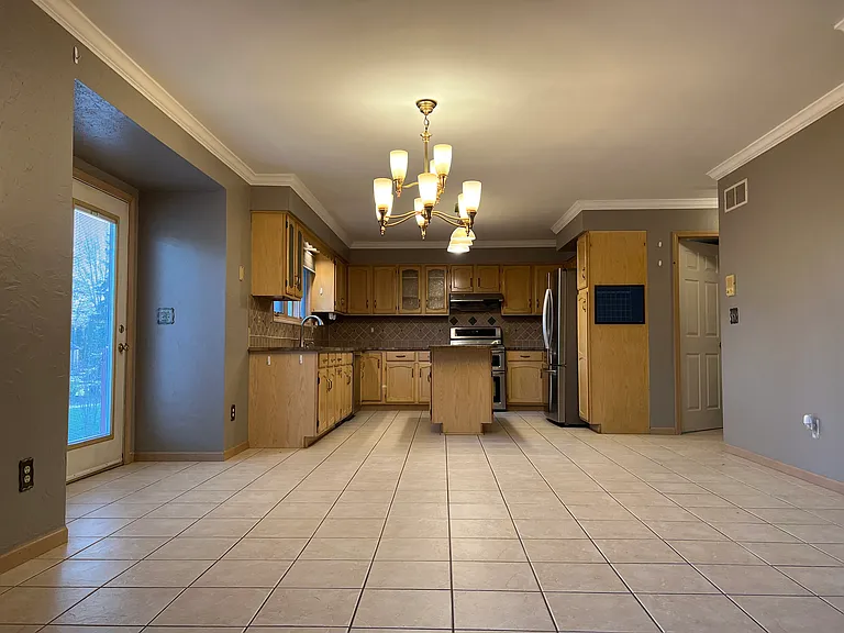 3263 Primrose Dr — Photo 5