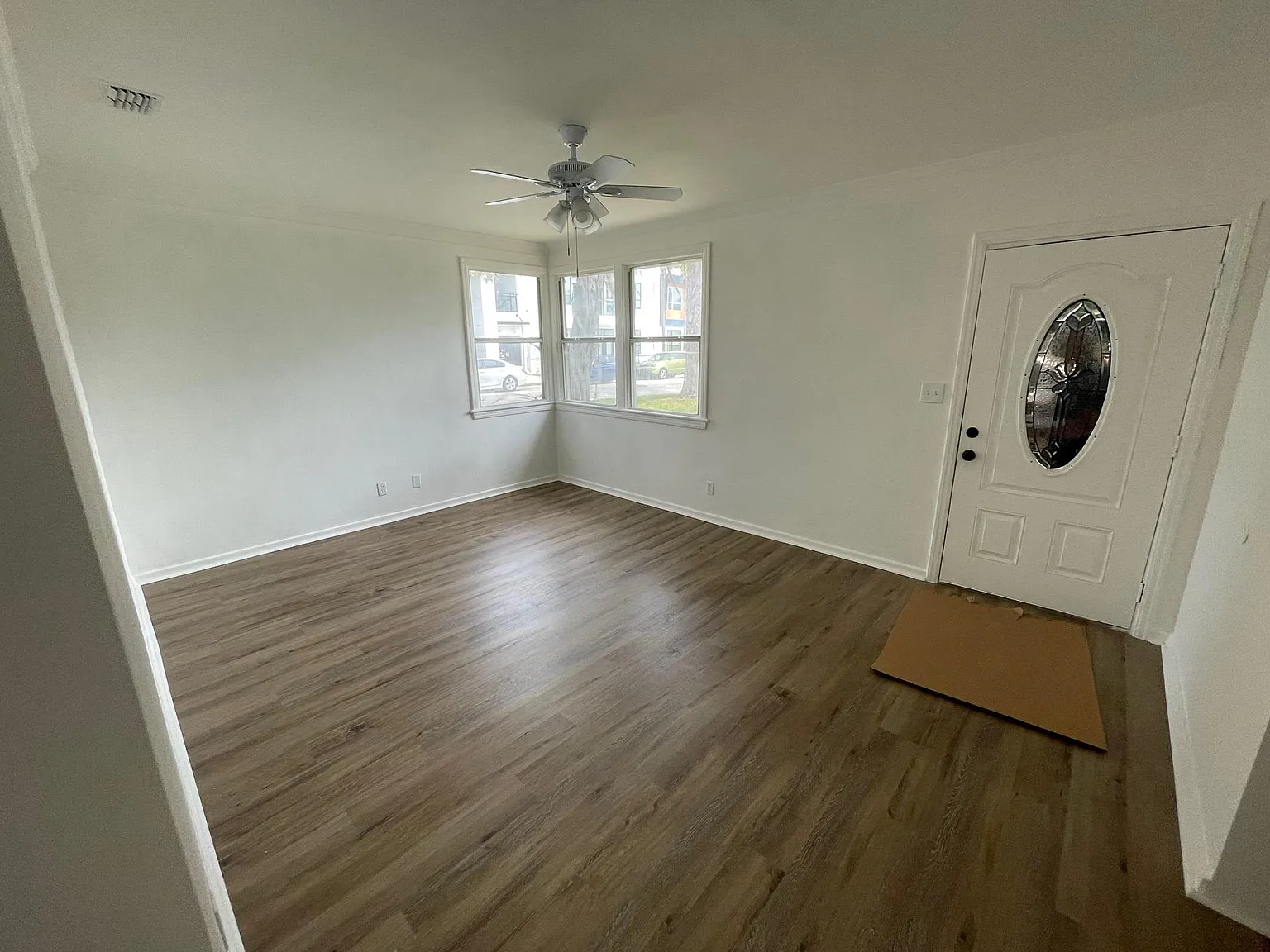 3 bed, 1100 sqft, $1,800 — Photo 2