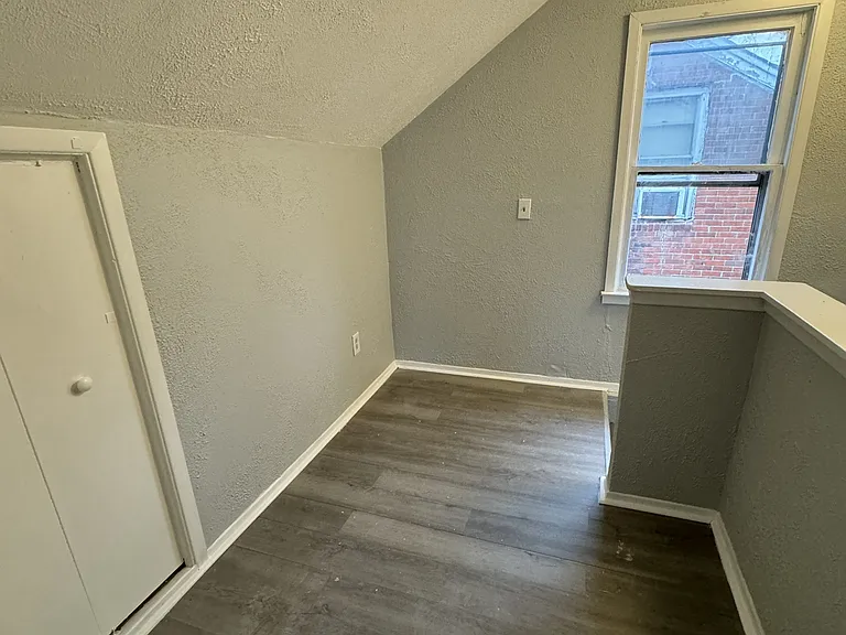 19709 Fairport St — Photo 10