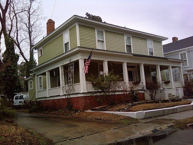 2nd image of 717 W 2nd St