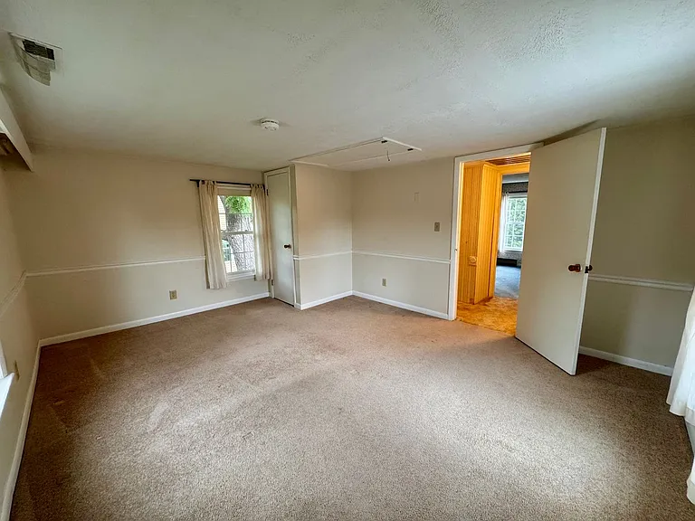 506 E Riverside Dr — Photo 15