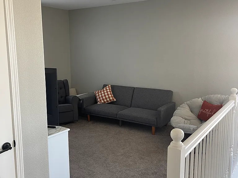 419 Daffodil Dr #2 — Photo 3
