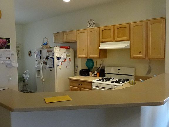 4th image of 427 W Bazille Way