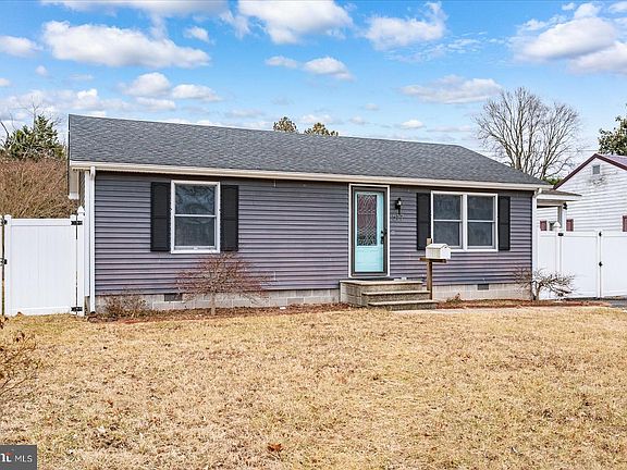 3rd image of 517 Elm Dr