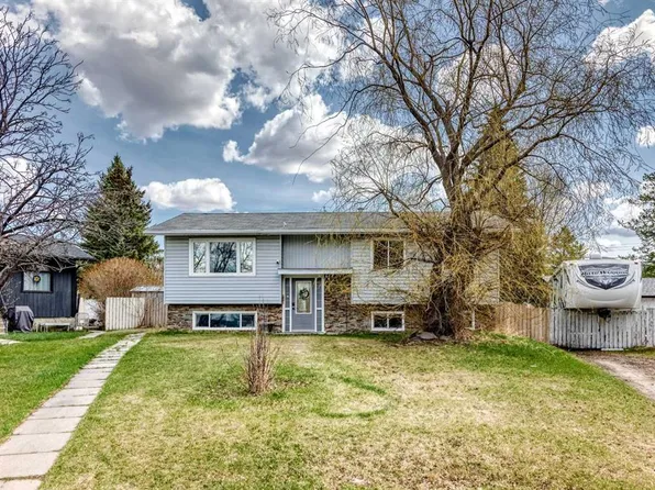 3 W Shannon Close, Olds, AB T4H 1C1