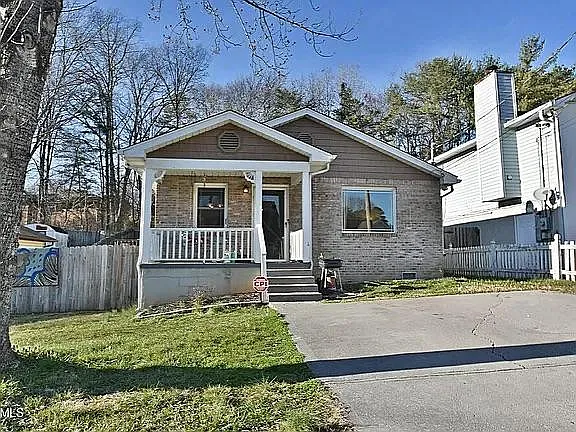 1701 Woodpointe Dr — Photo 9