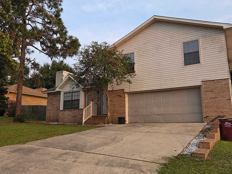 205 Southview Dr — Photo 5