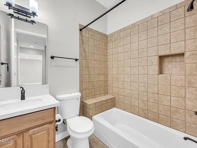 4213 E Edgemont Ave — Photo 28