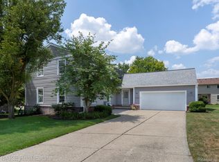 43085 Whisper Ct, Northville, MI 48168