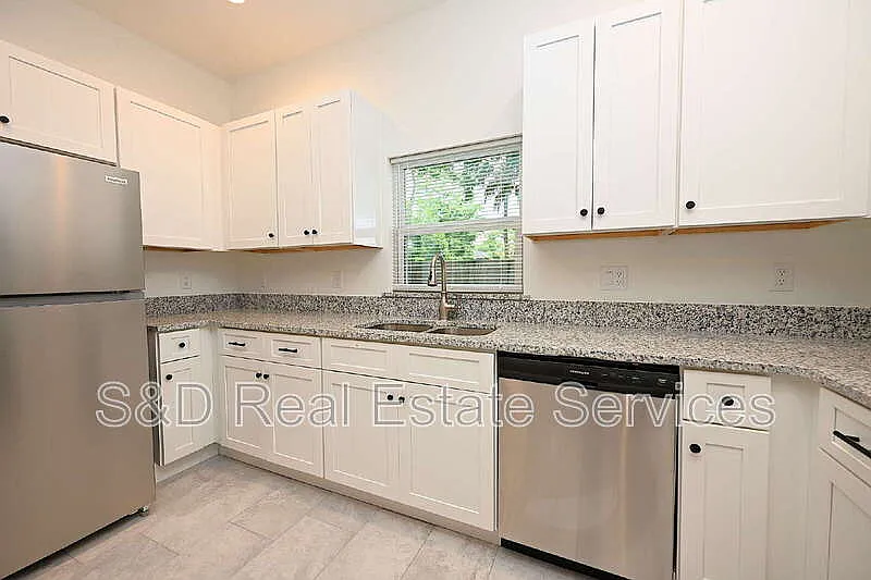 3 bed, 2.5 bath, 1619 sqft, $1,800 — Photo 4