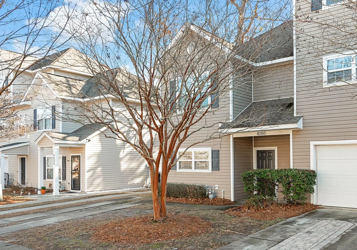 2 bed, 2.5 bath, 1248 sqft, $2,100 — Photo 1