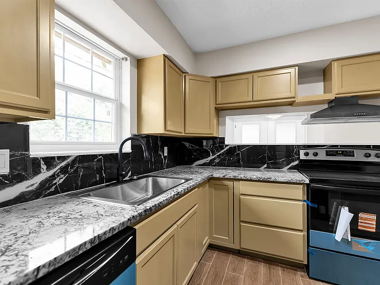6211 Coachgate Dr — Photo 30