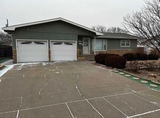 1613 E 22nd St, Hays, KS 67601