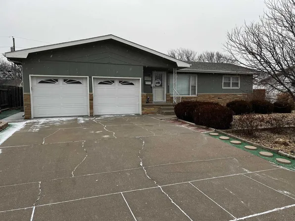 1613 E 22nd St, Hays, KS 67601