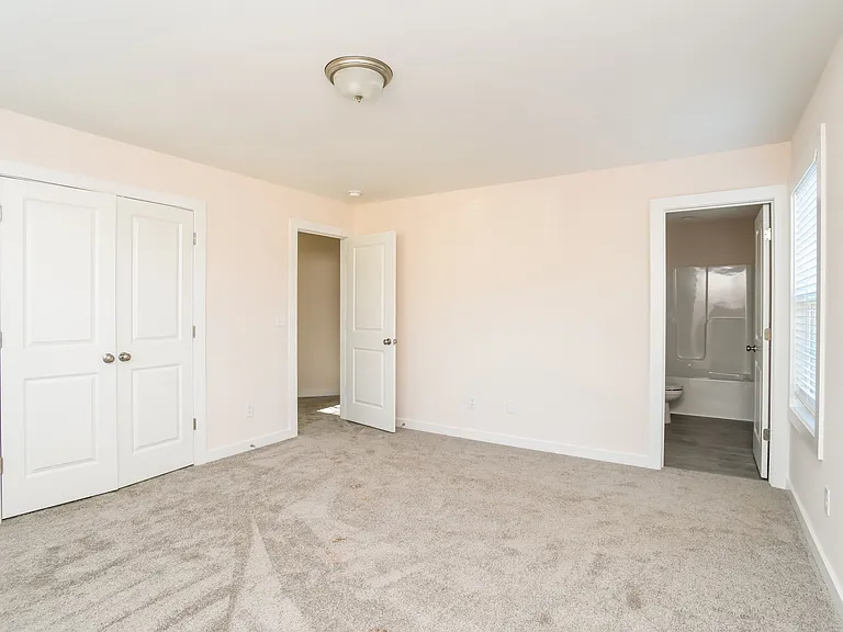 608 E Texas Ave — Photo 8