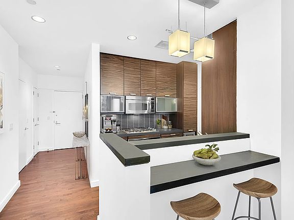 5th image of 101 W 24th St APT 24H