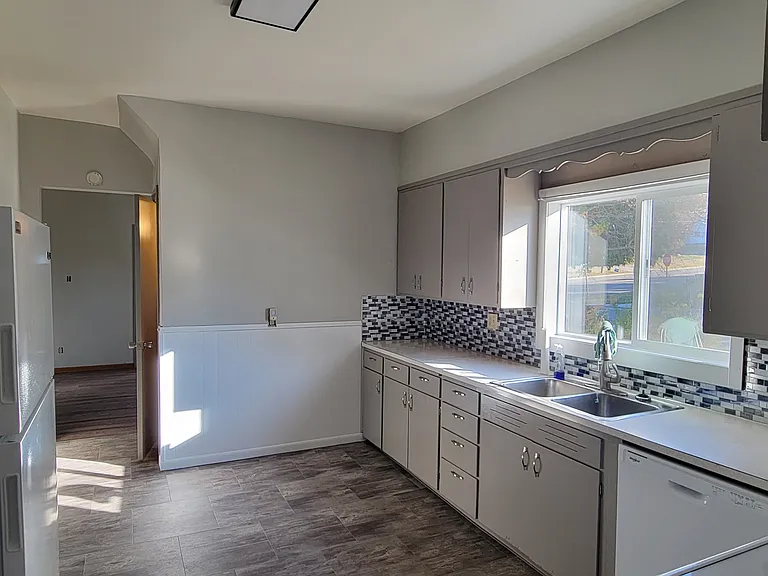 444 Minnesota Ave E — Photo 9