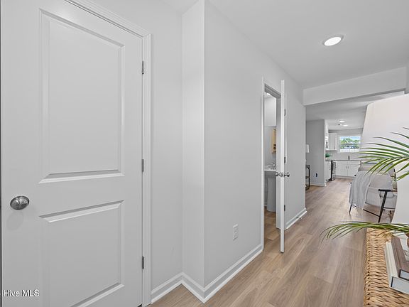 3rd image of 14 W Pioneer Way #131
