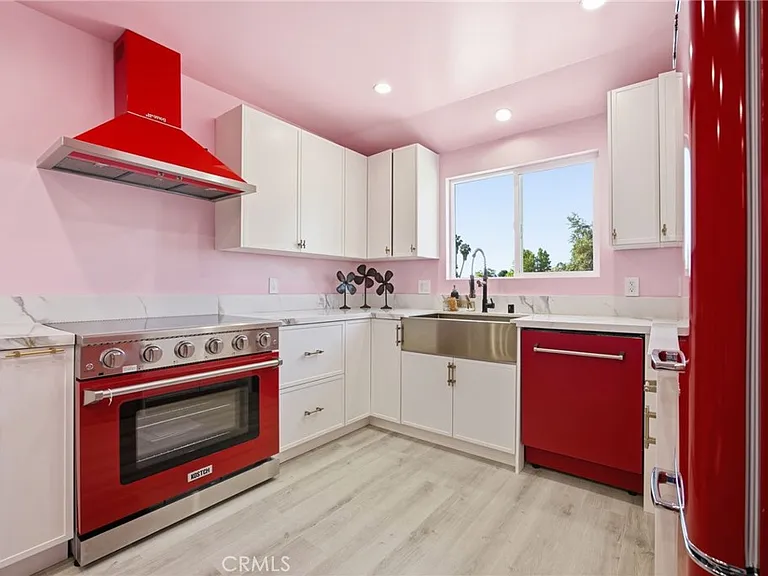 17658 Martha St — Photo 4