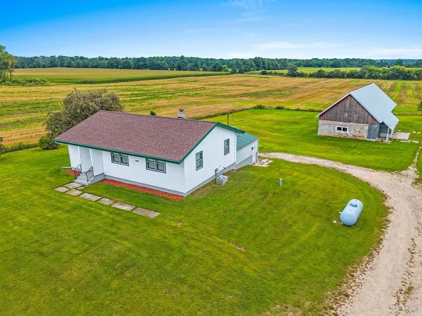 N2956 Sleepy Hollow Rd, Kewaunee, WI 54216